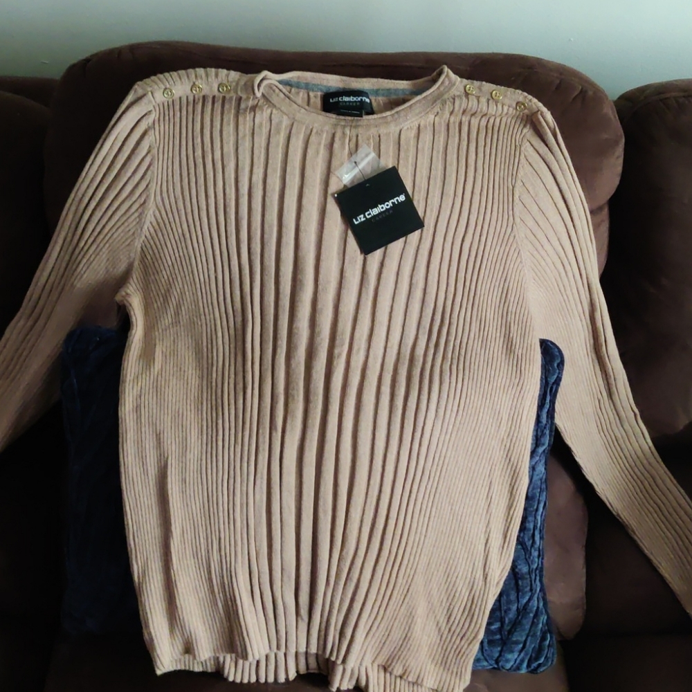 Woman liz claiborne soft sweater.
